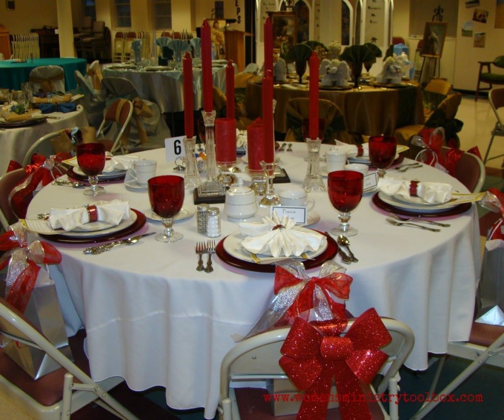 Red table decor