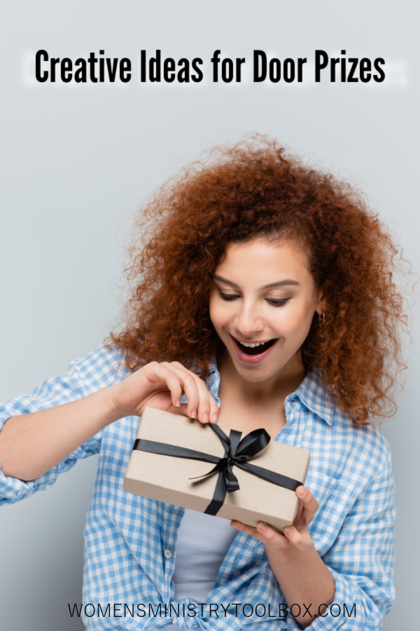 Are you looking for some creative ideas for door prizes? This post is packed with creative ways to give away door prizes and creative door prize gift ideas!